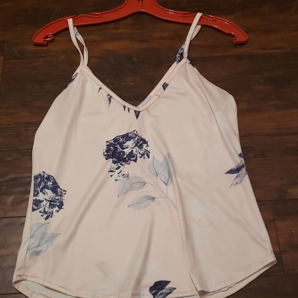 6/$20 Floral Tank - Picture 1 of 2
